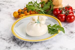 cremoso italiano tradicional burrata queijo foto