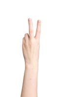 v sinal, vitória símbolo, mão gesto isolado em branco fundo foto