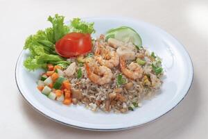 nasi Goreng ikan laut ou frutos do mar frito arroz foto