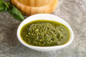 caseiro vegetariano manjericão pesto molho foto