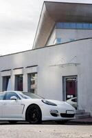 Minsk, bielorrússia, abril 24, 2024 - Porsche panâmera carrinhos em estacionamento muitos foto