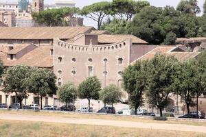 uma Visão do Roma dentro a verão foto