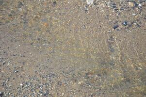 asfalto estrada textura com pedra e água foto