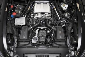 belgrado, sérvia, 30 de abril de 2018 - detalhe do motor do cupê mercedes-amg gt c 2017. amg gt c coupe foi apresentado no salão do automóvel de Detroit de 2017.