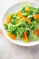 salada de alface cítrica, mistura de folhas, farinha de tangerina ou laranja foto