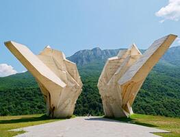 memorial complexo para a batalha do sutjeska às tjentiste, Bósnia e herzegovina. jugoslavo monumento comemorativo a lutas do a partidário durante mundo guerra 2. foto