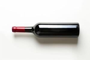 vermelho vinho e uma garrafa isolado sobre branco fundo foto