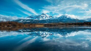 foto do uma montanha panorama com uma montanha lago refletindo a inteira cenário