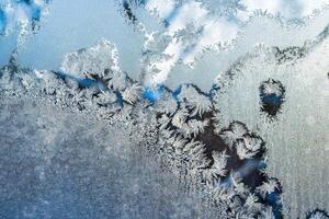 geada textura em congeladas vidro dentro inverno. foto