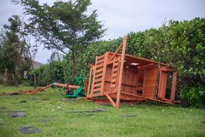 furacão danificar para Parque infantil foto