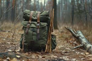 ai gerado durável verde Esportes mochila preenchidas com piquenique suprimentos dentro floresta. foto