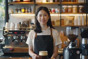 bem sucedido mulher empreendedor possui café fazer compras retrato do barista. foto