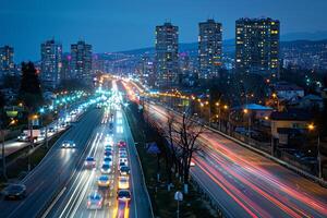 listras do comovente carro luzes contra a pano de fundo do cidade luzes às noite foto