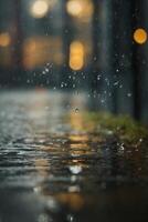 pingos de chuva em a estrada às noite foto