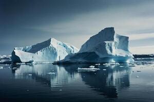 icebergs flutuando dentro a água às pôr do sol foto