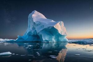 icebergs flutuando dentro a água às pôr do sol foto