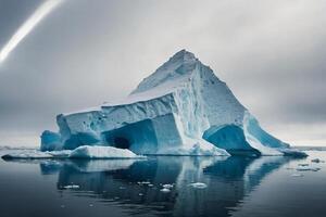 icebergs flutuando dentro a água às pôr do sol foto