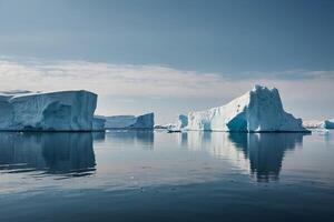 icebergs flutuando dentro a água às pôr do sol foto