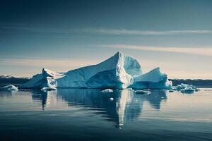 icebergs dentro a água com uma nublado céu foto