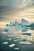 icebergs flutuando dentro a água com uma pôr do sol foto