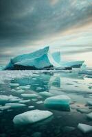 icebergs flutuando dentro a água às pôr do sol foto