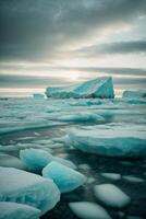 icebergs flutuando dentro a água às pôr do sol foto