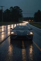 uma Esportes carro dirigindo baixa uma molhado estrada às noite foto