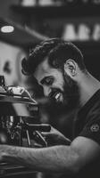 estilo de vida imagem sorridente barista às trabalhos foto