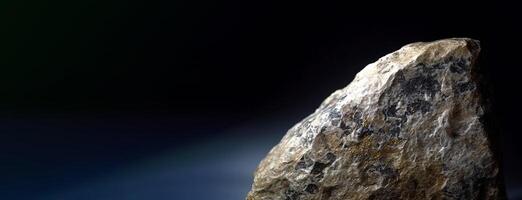 pabstito é uma raro precioso natural pedra em uma Preto fundo. . cabeçalho bandeira brincar com espaço. foto