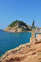 popular turista recorrer do tossa de mar,costa brava, mediterrâneo mar, Catalunha, Espanha foto