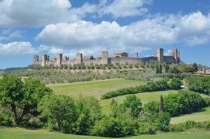 Cidade parede e Vila do Monteriggioni, Toscana, Itália foto