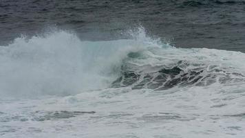 ondas atlânticas nas ilhas canárias foto