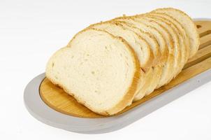 os sanduíches de pão de trigo fatiado. foto de estúdio