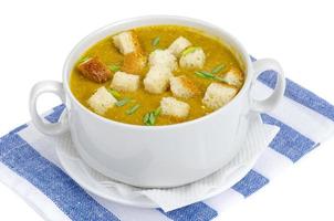 purê de sopa de legumes com pão ralado, comida saudável. foto