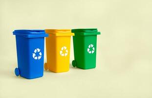 containers para desperdício reciclando foto