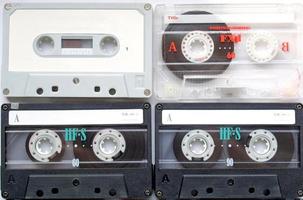 muitas cassetes de áudio