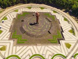 Bandung mar do fogo monumento dentro tegalega parque, Bandung - Indonésia. topo Visão nacional monumento, Indonésia, Ásia. aéreo visualizar. zangão fotografia. tiro a partir de uma zangão vôo 100 metros Alto foto