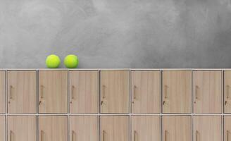 tênis bolas em armários dentro Esportes Academia foto