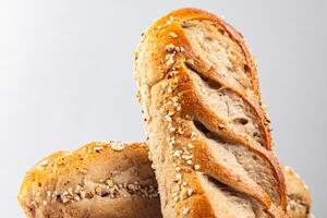 leite pão todo grão massa pães fresco cozido bens cozinhando Aperitivo refeição Comida lanche em a mesa cópia de espaço Comida fundo foto