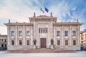 Bergamo Itália. palácio di giustizia foto