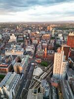 aéreo Visão do maior Manchester cidade Centro e alta edifícios durante dourado hora do pôr do sol. Inglaterra Reino Unido. pode 5 ª, 2024 foto