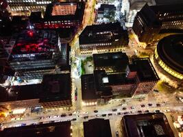 aéreo noite Visão do iluminado central Manchester cidade e centro da cidade edifícios, Inglaterra Unidos reino. pode 4º, 2024 foto