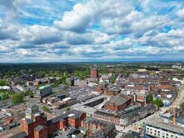 Alto ângulo Visão do Wolverhampton cidade do metropolitano bairro dentro a oeste centro, Inglaterra, Unidos reino. pode 4º, 2024 foto