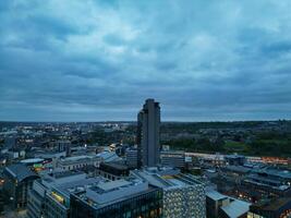 lindo aéreo Visão do Sheffield cidade Centro às somente depois de pôr do sol. Inglaterra Unidos reino. abril 29, 2024 foto