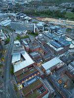 lindo aéreo Visão do Sheffield cidade Centro às somente depois de pôr do sol. Inglaterra Unidos reino. abril 29, 2024 foto