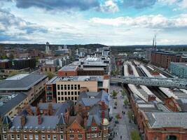 lindo aéreo Visão do histórico central Nottingham cidade ao longo rio Trento, Inglaterra Unidos reino foto