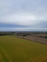 Alto ângulo Visão do britânico campo panorama perto rúgbi cidade do Inglaterra Unidos reino. abril 8º, 2024 foto