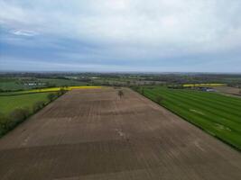 Alto ângulo Visão do britânico campo panorama perto rúgbi cidade do Inglaterra Unidos reino. abril 8º, 2024 foto