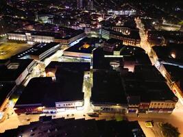 noite aéreo Visão do iluminado histórico central Bedford cidade do Inglaterra Reino Unido. abril 5 ª, 2024 foto