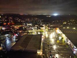 aéreo noite Visão do iluminado Borehamwood central Londres cidade do Inglaterra Unidos reino, abril 4º, 2024 foto
